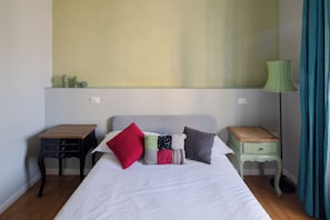 Iron/ironing board, WiFi, bed sheets