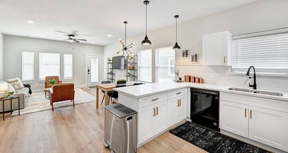 Central HTX Apt: Free Wi-Fi, A/C, Full Kitchen, Near Top Attractions.