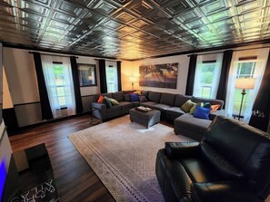 Fernseher, Kamin, DVD-Player, Arbeitsbereiche