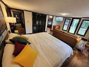 4 bedrooms, desk, iron/ironing board, WiFi