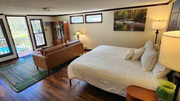 4 bedrooms, desk, iron/ironing board, WiFi