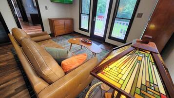 Fernseher, Kamin, DVD-Player, Arbeitsbereiche