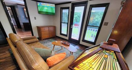 Heated Pool-Walkabout on 9 Parklike Private acres | Weddings | Reunions