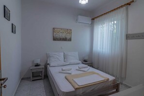 2 bedrooms, iron/ironing board, free WiFi, bed sheets