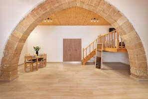 Interior - M&K Traditional House (Rhodes)