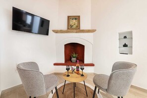 Interior - M&K Traditional House (Rhodes)
