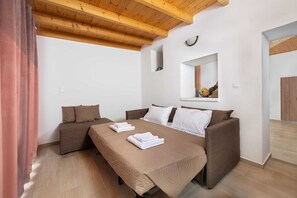 1 bedroom, iron/ironing board, free WiFi, bed sheets - M&K Traditional House (Rhodes)