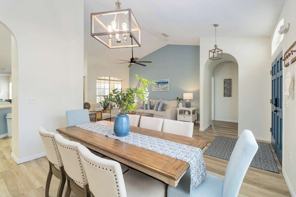 Interior - Beautiful House- Pool- Star Wars Game Room (Davenport)