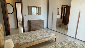 A bedroom with a bed, a dresser, a mirror, and a wardrobe. - La Vedetta Holiday Home, spacious accommodation with sea view terrace (Termoli)