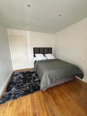 2 quartos, ferros/tábuas de passar roupa, Wi-Fi, roupa de cama