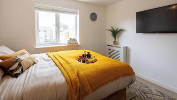 4 Schlafzimmer, Schreibtisch, Bügeleisen/Bügelbrett, WLAN