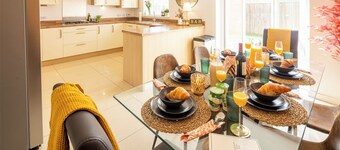 Cozy Glam 4 Bed Garden House_ Patchway Sleep 7