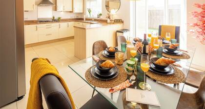 Cozy Glam 4 Bed Garden House_ Patchway Sleep 7