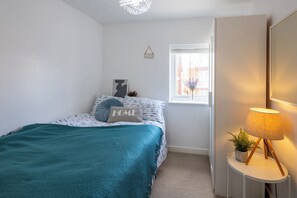 4 bedrooms, desk, iron/ironing board, WiFi