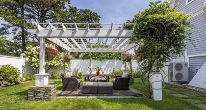 Charming 3-bedroom house steps to Pine Point Beach with backyard oasis