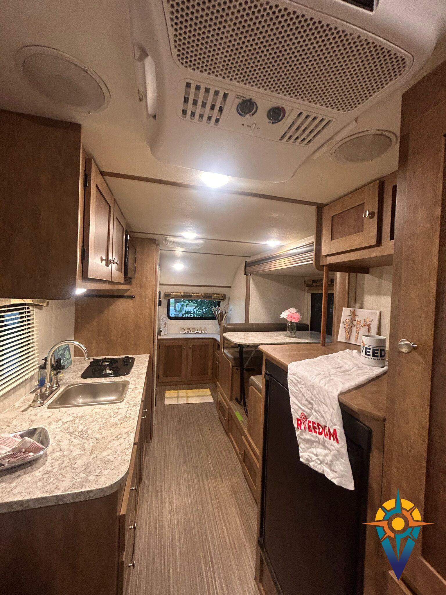 Cozy 1BR RV with AC, Starcraft Experience