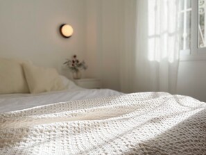 3 bedrooms, in-room safe, iron/ironing board, travel cot - Villa Tres Flores immerses you in tranquility with stunning panoramic views. (Cómpeta)