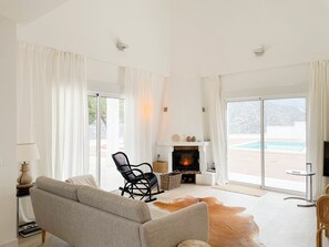 Smart TV, stereo - Villa Tres Flores immerses you in tranquility with stunning panoramic views. (Cómpeta)