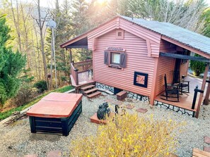 Property grounds - Tiny Hidden Gem, WIFI, Hot tub, Fire pit, Secluded
 (Cosby)