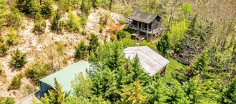 Tiny Hidden Gem, WIFI, Hot tub, Fire pit, Secluded
