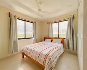 3 bedrooms, iron/ironing board, WiFi, bed sheets