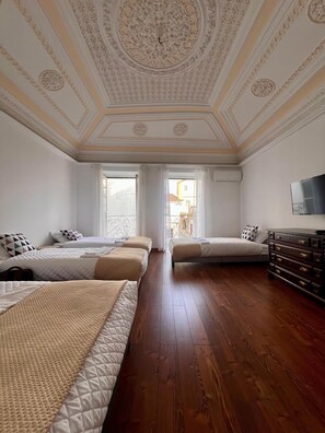 Dormitorio compartido estándar | Escritorio, espacio para trabajar con laptop y wifi gratis 