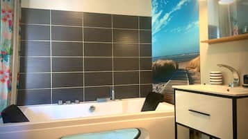 Comfort Double Room, Non Smoking, Garden View | Bathroom | Separate tub and shower, jetted tub, rainfall showerhead