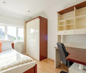 4 chambres, bureau, fer et planche à repasser, Wi-Fi