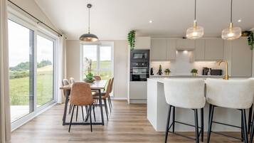 Refrigerador, microondas, horno y lavavajillas