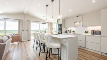 Refrigerador, microondas, horno y lavavajillas