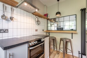 Fridge, microwave, oven, coffee/tea maker - Boase Avenue (No 69) | St Andrews (St Andrews)
