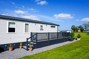 Exterior - Lodge No 83 | Hot Tub | Stewart's Resort Cameron (Cameron)