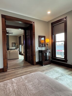 2 bedrooms, iron/ironing board, WiFi, bed sheets - Stadium Stay #4 The Presidents Suite. Free Parking. (Indianapolis)