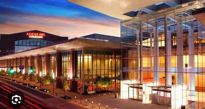 Stadium Stay #4 The Presidents Suite. Free Parking.