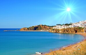 Sun-loungers, beach towels - BnB Homes Apartment with cozy Terrace & 2 Swimming pools near the heart city (Albufeira)