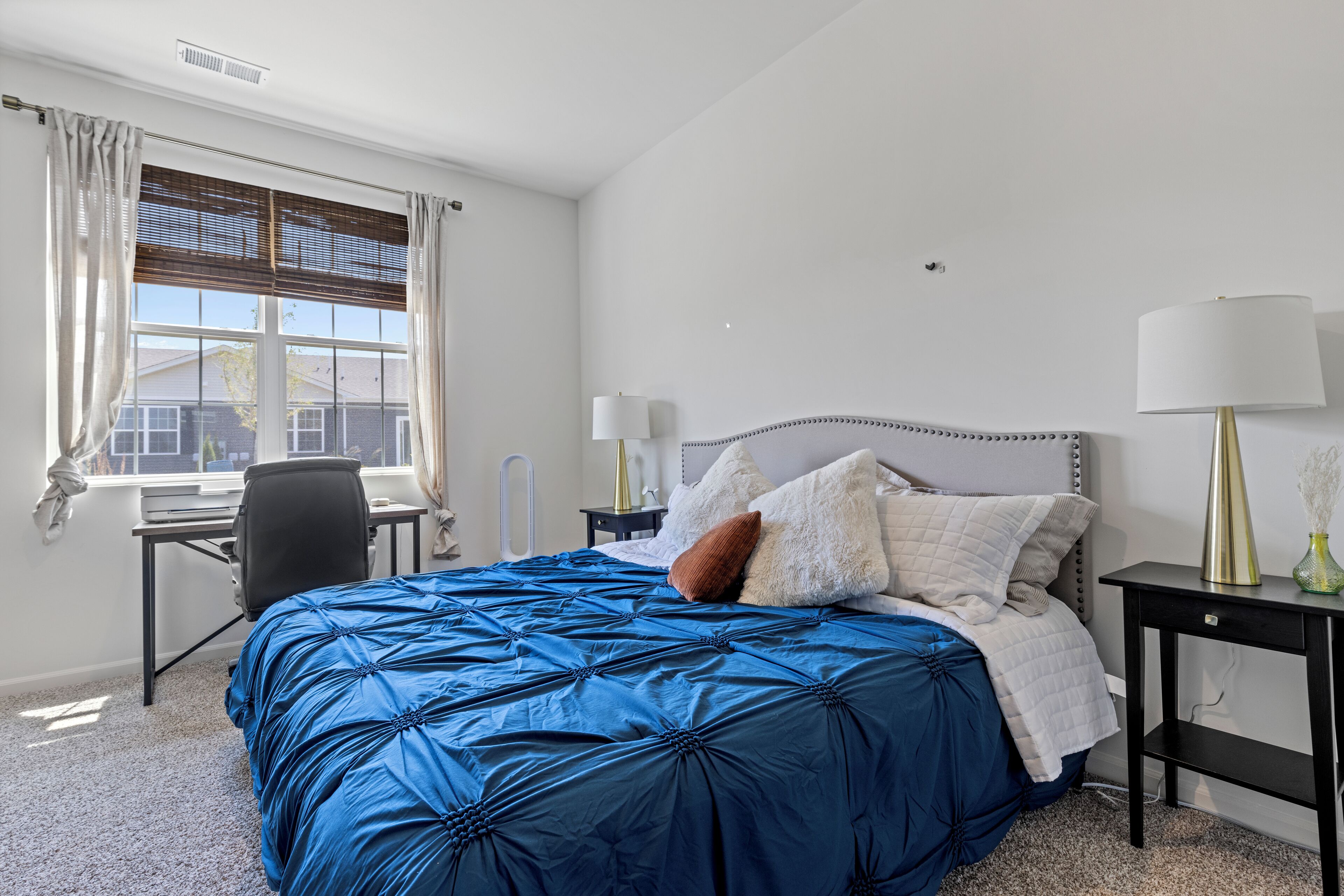 2 chambres, fer et planche à repasser, Wi-Fi, draps fournis