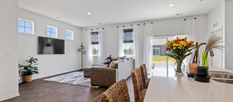 Wonder Lake Elegance: Serene 2BR Townhome Retreat