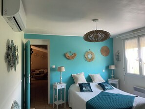 4 bedrooms, desk, WiFi, bed sheets