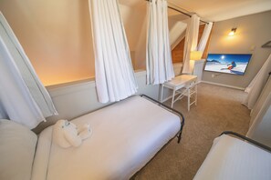 1 bedroom, desk, iron/ironing board, WiFi - Keystone Escape | Loft + Balcony + Summer Fun (Keystone)