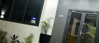 Charming 1-bedroom hotel with WiFi and AC in vibrant Kingston