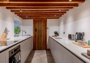 Refrigerador, microondas, horno y lavavajillas 
