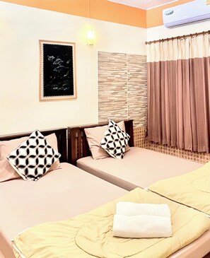 Studio, 2 Twin Beds - Bangsaen View Beach (Chonburi)