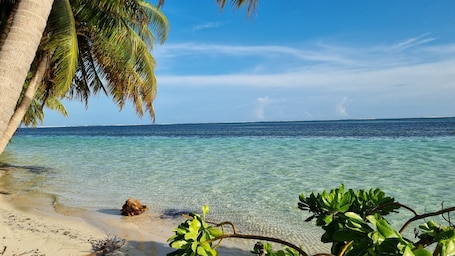 Private beach nearby, white sand, free beach shuttle