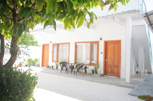 Avanti Surf & Stay