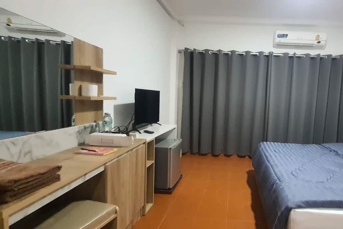 Standard Double Room | Free WiFi, bed sheets