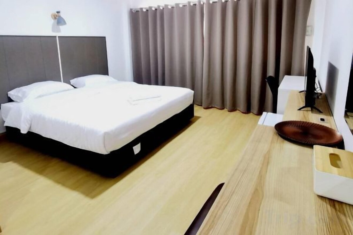 WiFi (free), bed sheets