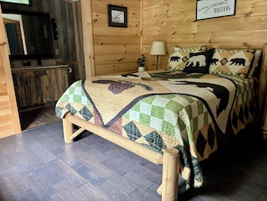 2 bedrooms, iron/ironing board, free WiFi, bed sheets - Cozy Mountain Escape. Minutes to Bryson City & Great Smoky Mountains. (Bryson City)