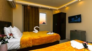 Comfort vierpersoonskamer | Geluiddichte muren, een strijkplank/strijkijzer, gratis wifi