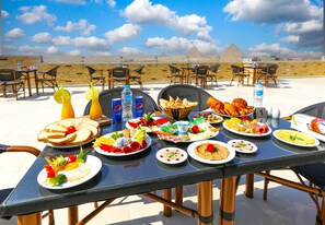 Free daily continental breakfast - Venus guest house  (Giza)