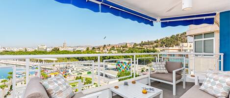 Leilighet – deluxe, utsikt mot bukt | Terrasse/patio